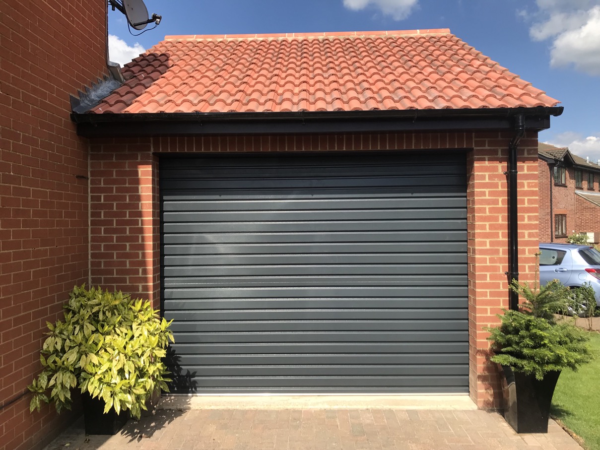 Building Garage in Newport Pagnell